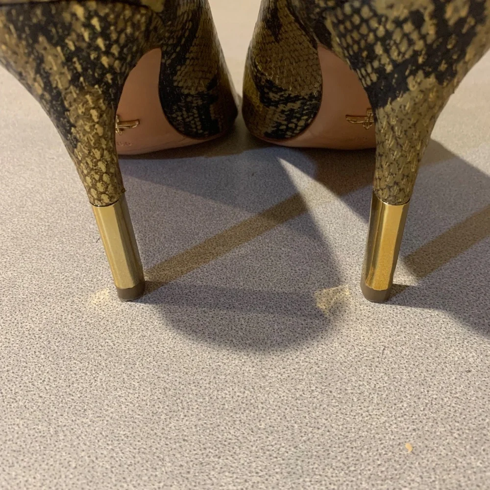 Pour la Victoire Gold /Brown Snakeprint Leather Pumps sz 8.5